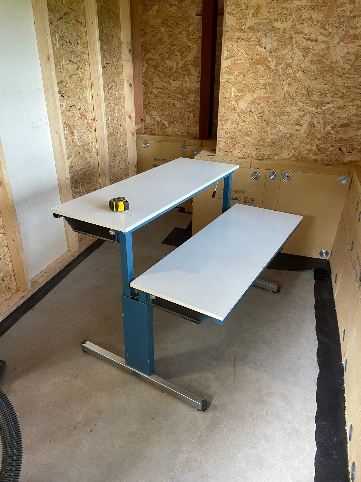 In hoogte verstelbare werktafel / werkbank (58,5–85 cm), Ophalen, Gebruikt, 100 tot 150 cm, 100 tot 150 cm