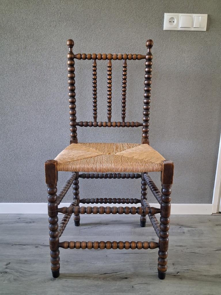 Knobbelstoel of Bobbin stoel, Ophalen
