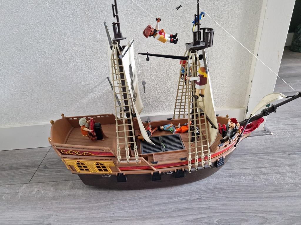 Playmobil Piratenschip en grot met figuren en accessoires, Ophalen of Verzenden, Gebruikt, Complete set