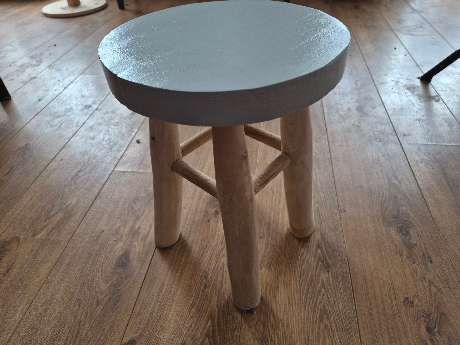 Houten krukje en bijzettafel, Huis en Inrichting, Minder dan 55 cm, Rond, Nieuw, Hout