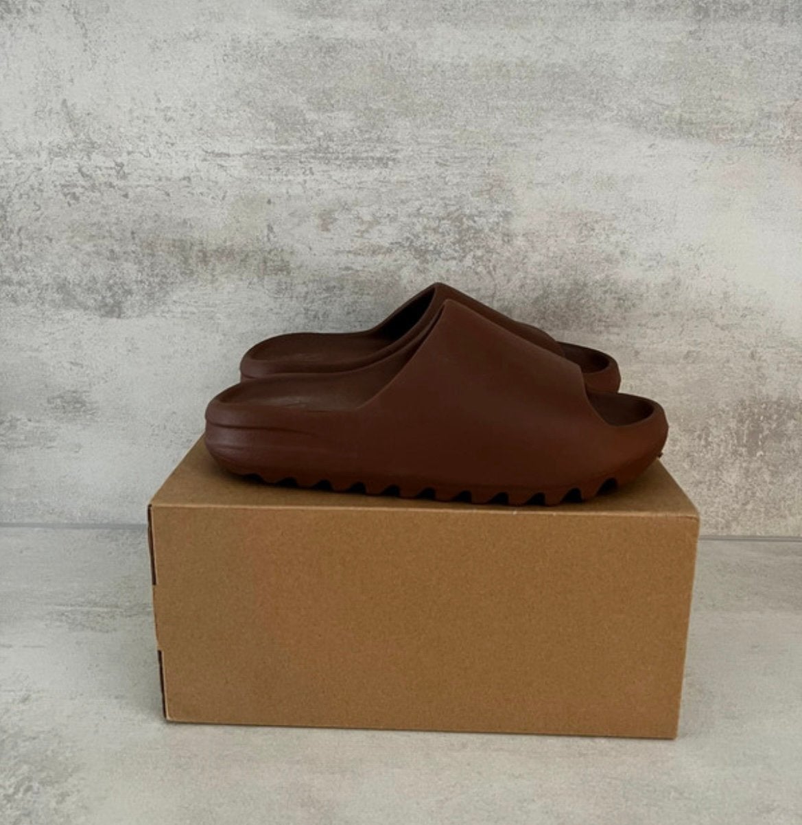 Adidas Yeezy slide flax, Ophalen of Verzenden, Nieuw