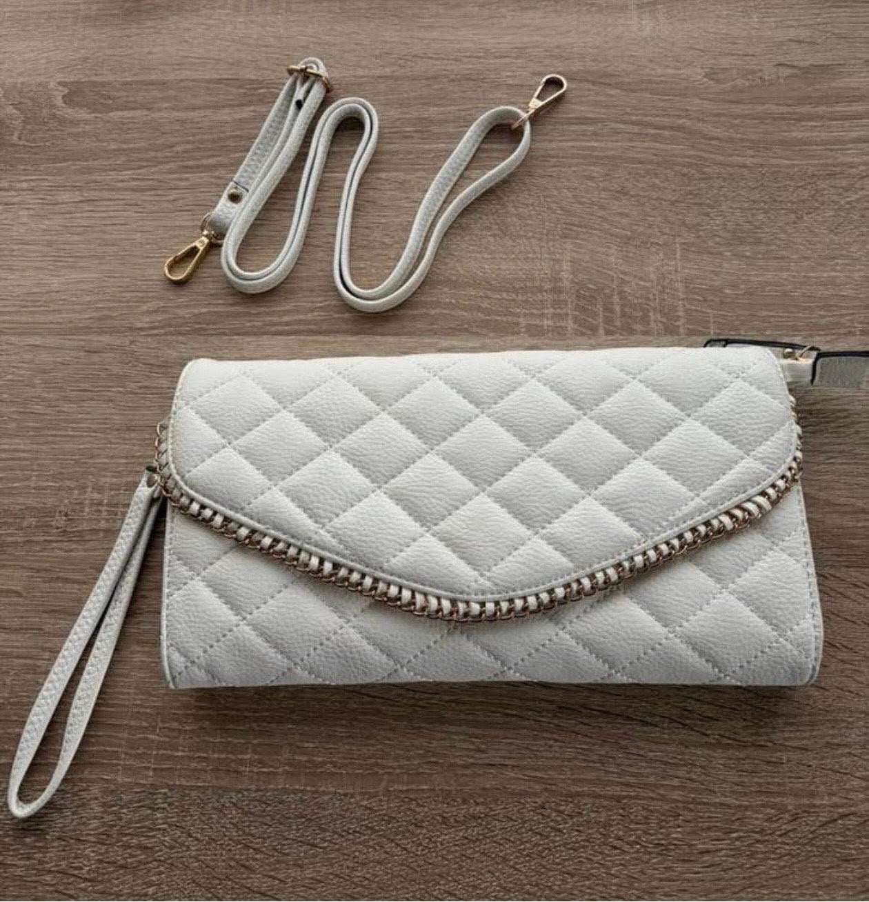 Witte gewatteerde clutch met kettingdetails, Ophalen of Verzenden, Nieuw, Wit, Avondtasje
