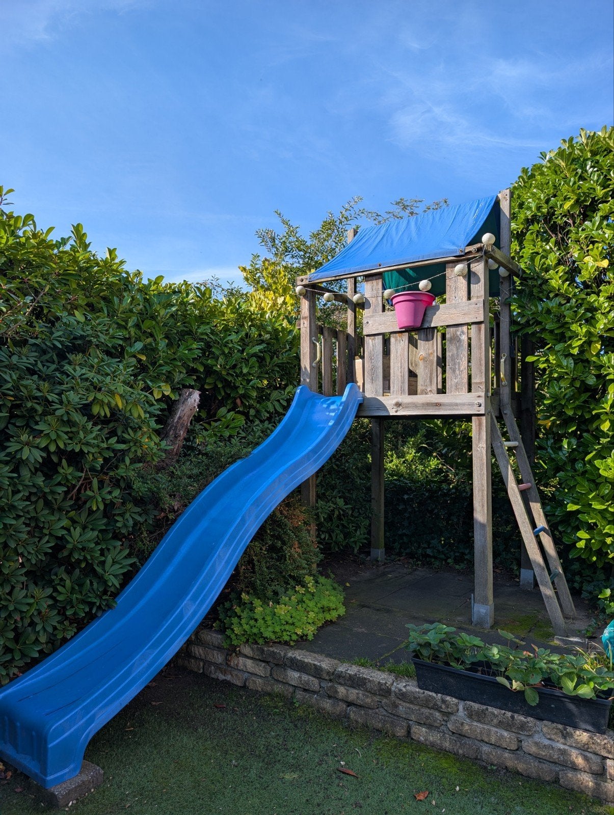 Houten speelhuisje met glijbaan, Ophalen, Gebruikt, Glijbaan