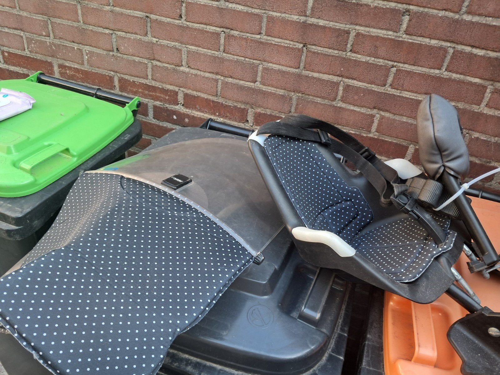 bobike voorscherm, voorzitje en slaaprol, Ophalen