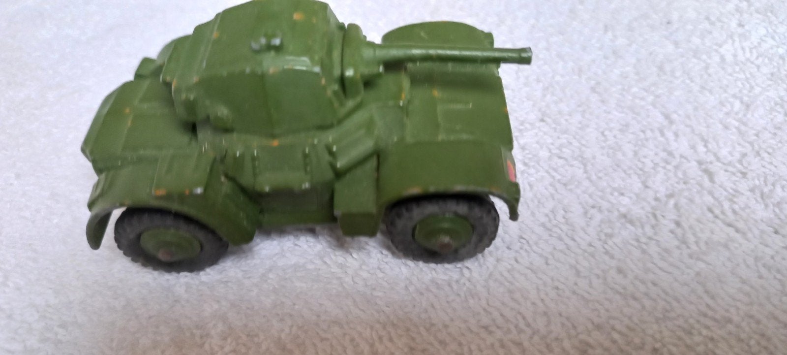 Dinky toys militair nr 670 armourd car, Ophalen of Verzenden, Bus of Vrachtwagen, Dinky Toys