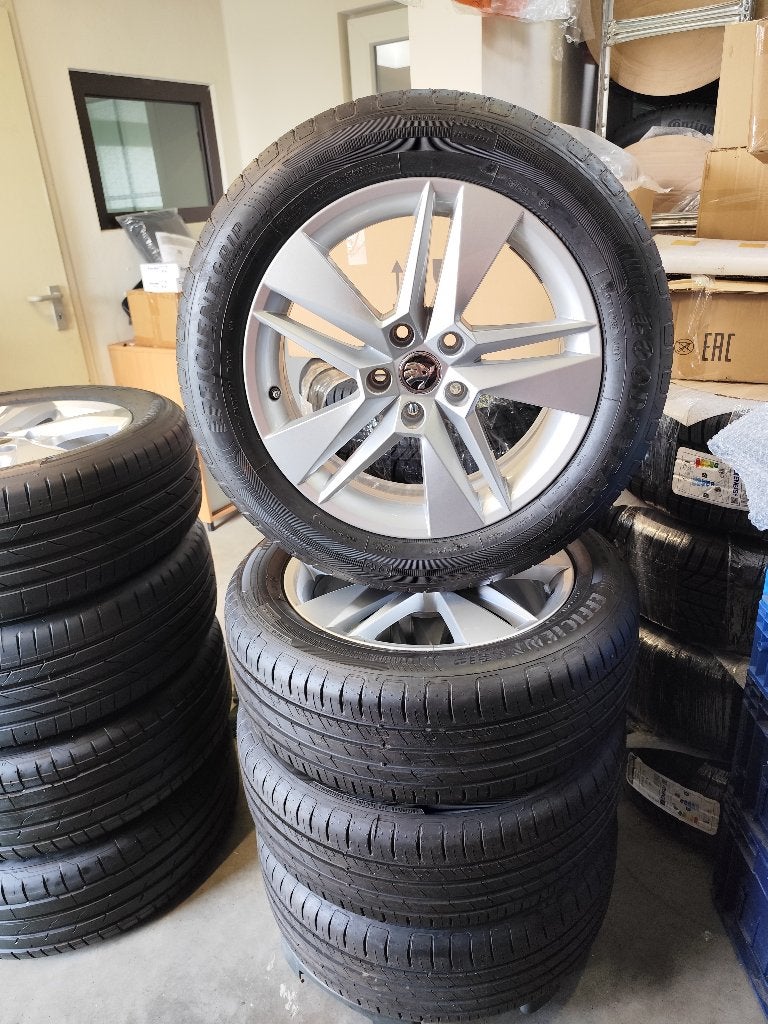 Skoda Superb 17 inch velgen met nieuwe banden 215/55R17, Ophalen, 215 mm, Banden en Velgen, Nieuw