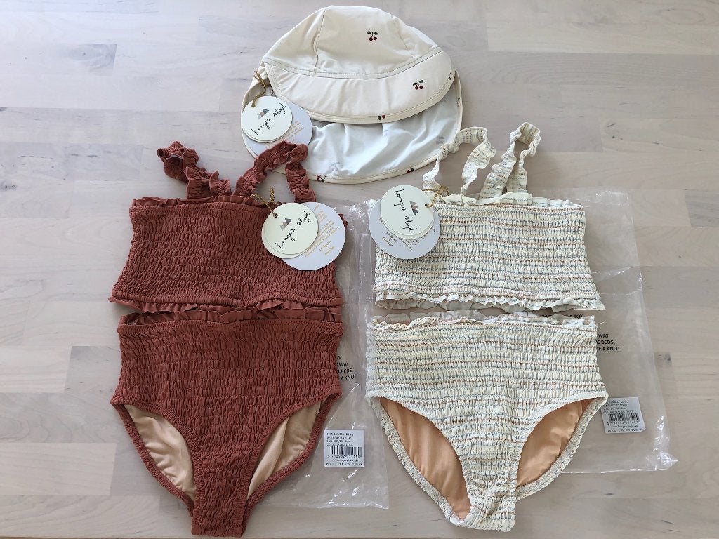 Konges Slojd bikini en zonnehoed 104-110, Kinderen en Baby's, Ophalen of Verzenden, Nieuw, Meisje, Sport- of Zwemkleding