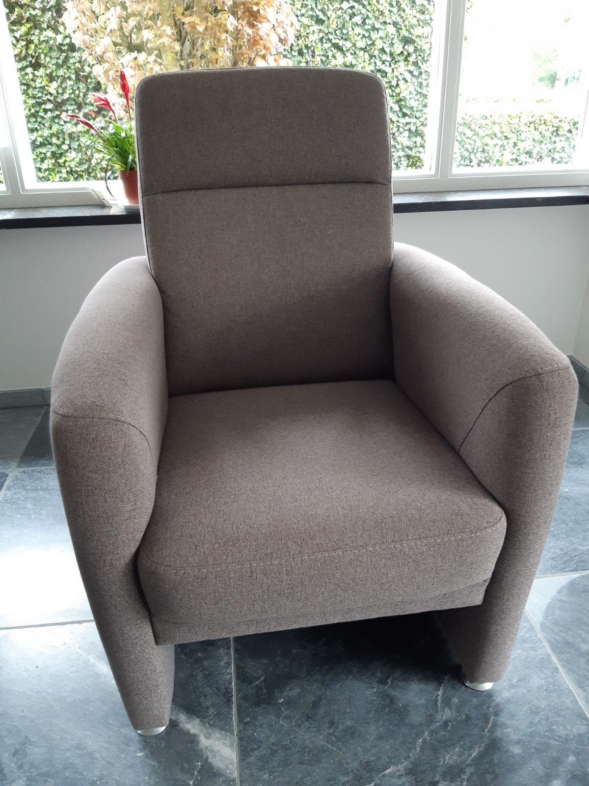 Fauteuil Lennon - Grijs stof met metalen poten, Ophalen, 75 tot 100 cm, Zo goed als nieuw, 75 tot 100 cm