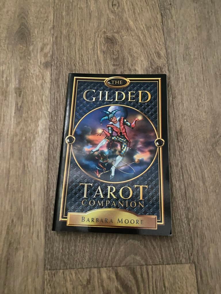 The Gilded Tarot Companion - Barbara Moore, Ophalen of Verzenden, Zo goed als nieuw, Tarot of Kaarten leggen, Instructieboek