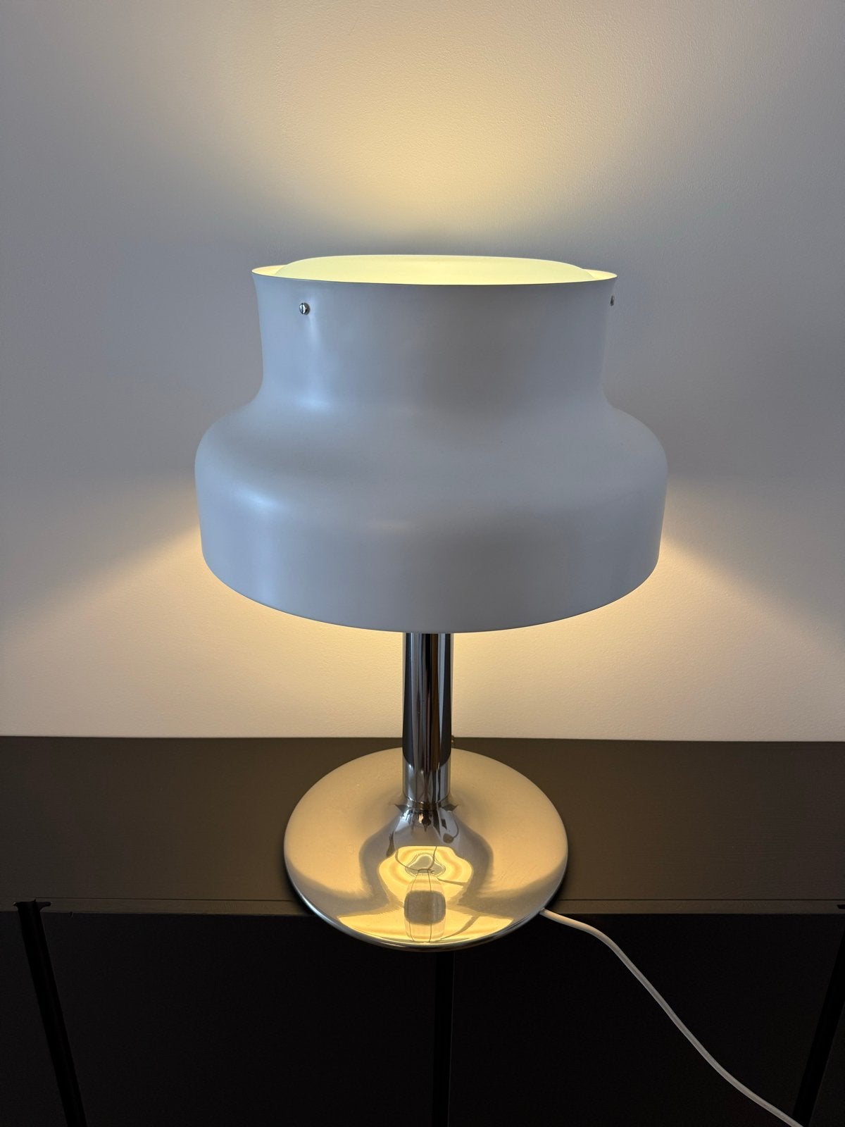 Vintage Ateljé Lyktan Åhus tafellamp, wit/chroom, Ophalen, Met schakelaar, Overige merken, Vintage