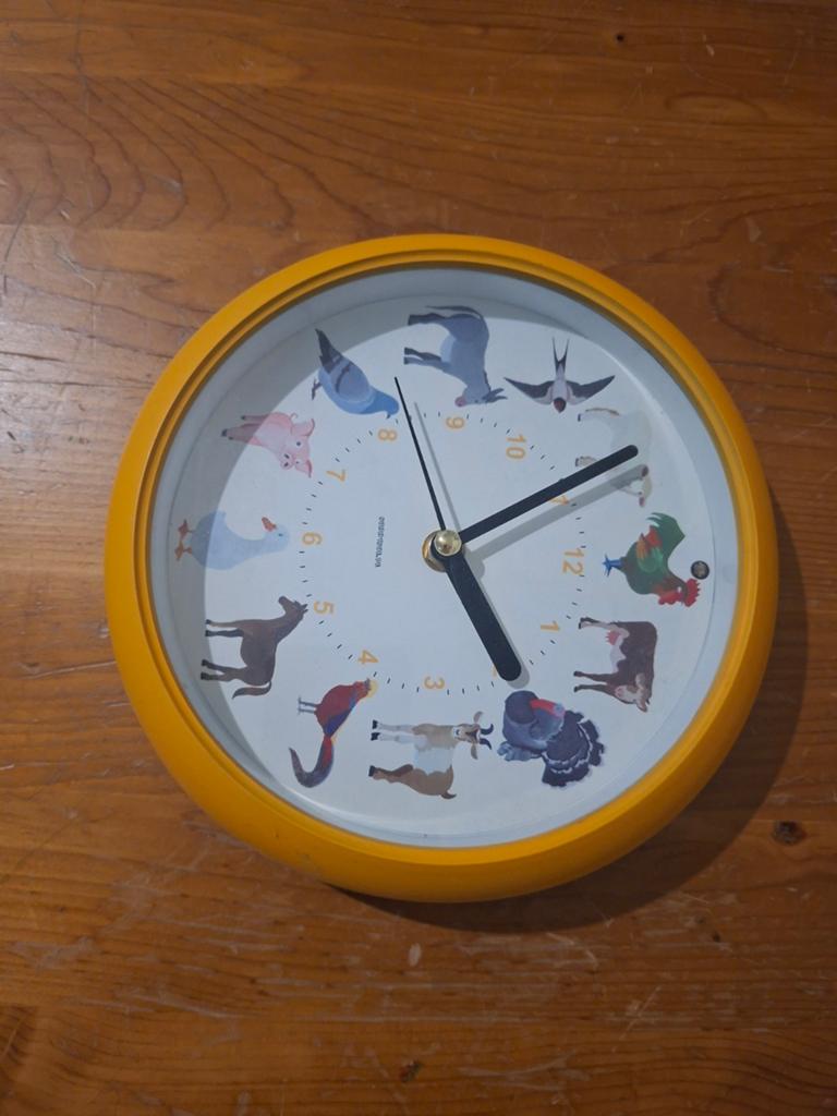 Gele kinderklok met dieren, analoog, Ophalen, Zo goed als nieuw, Analoog, Wandklok