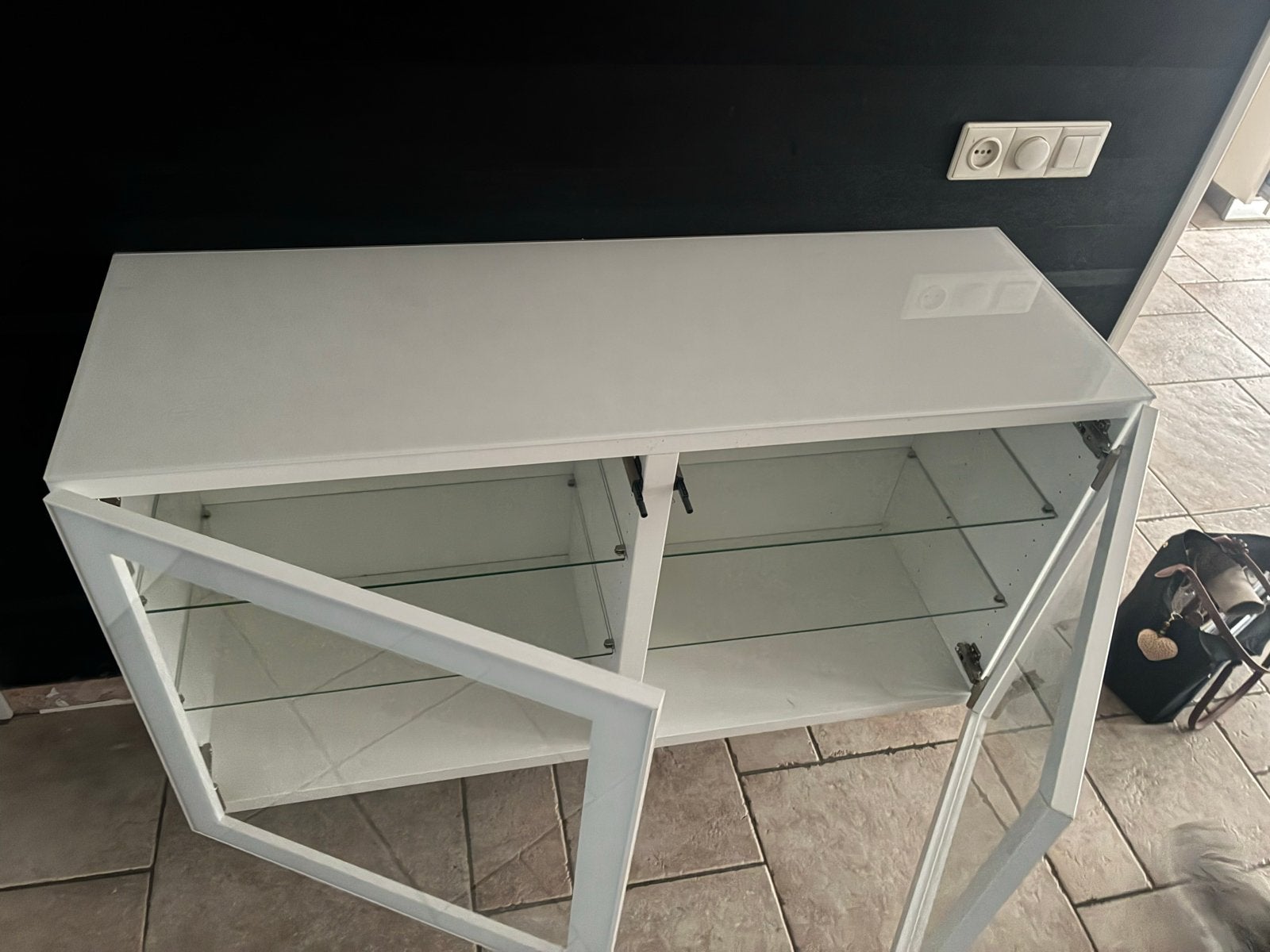 Witte vitrinekast met glazen deuren en planken en bovenkant, Ophalen, Gebruikt, 100 tot 150 cm, Glas