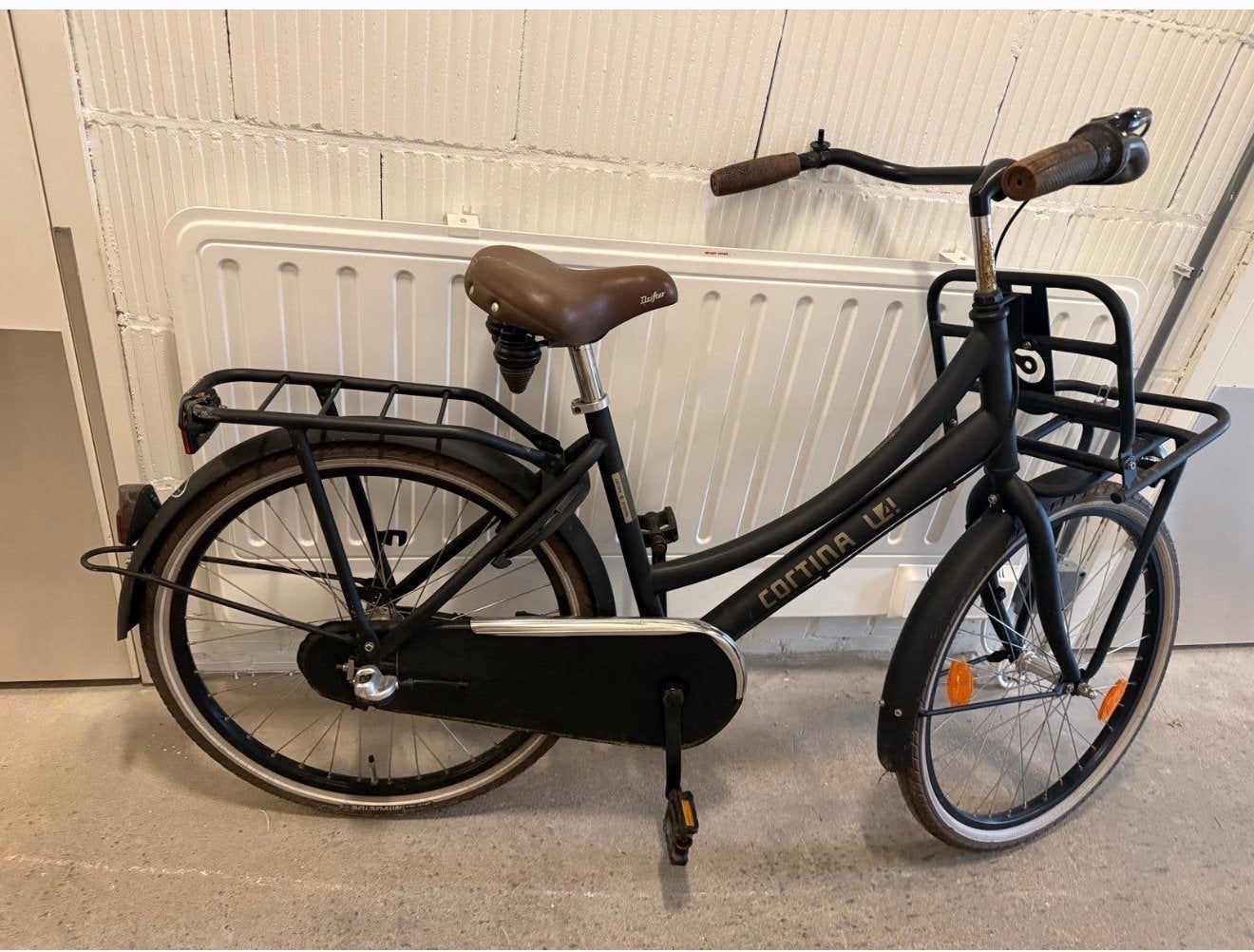 Te koop Cortina fiets zwart zo goed alles nieuw !!, Fietsen en Brommers, Overige merken, Terugtraprem, Versnellingen, Ophalen of Verzenden