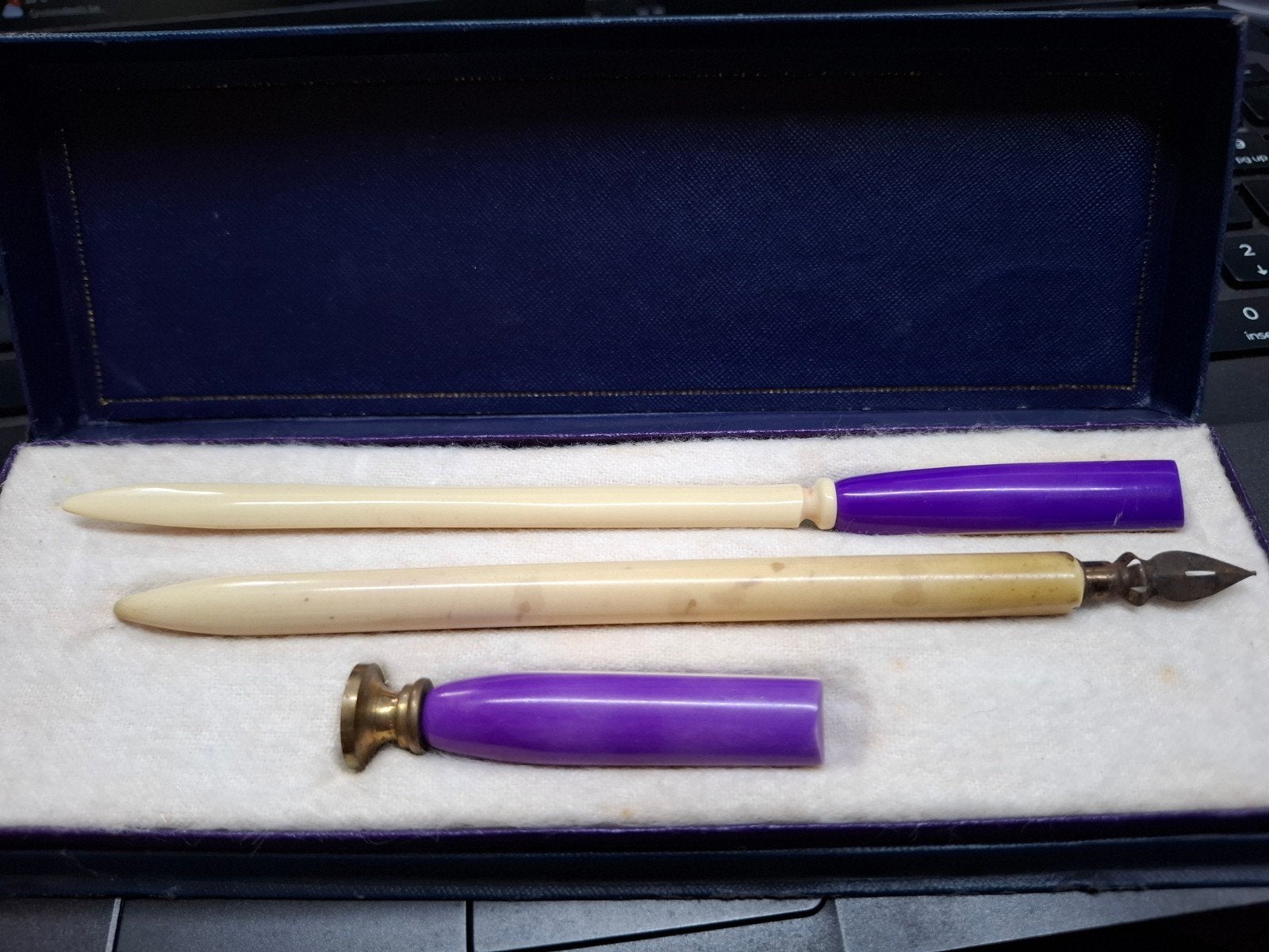 Antieke schrijfset: inktpen, briefopener en zegelstempel, Ophalen of Verzenden