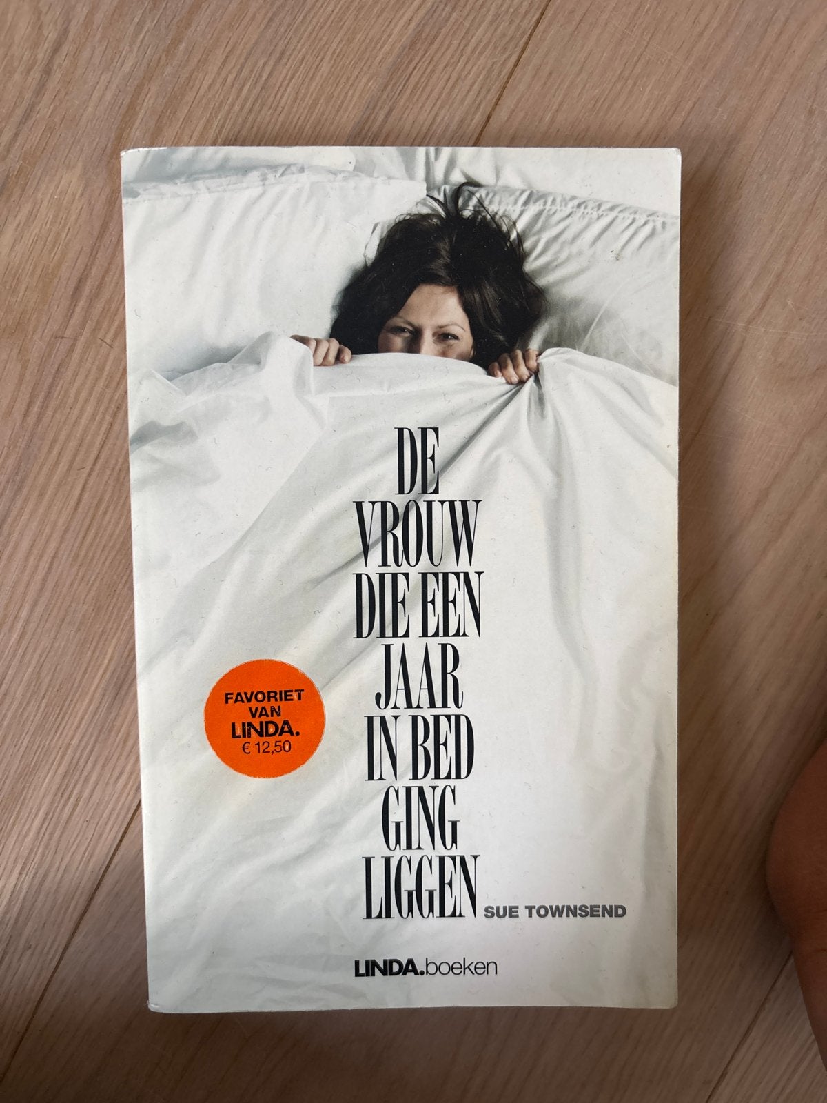 De vrouw die een jaar in bed ging liggen - Sue Townsend, Boeken, Ophalen of Verzenden, Gelezen