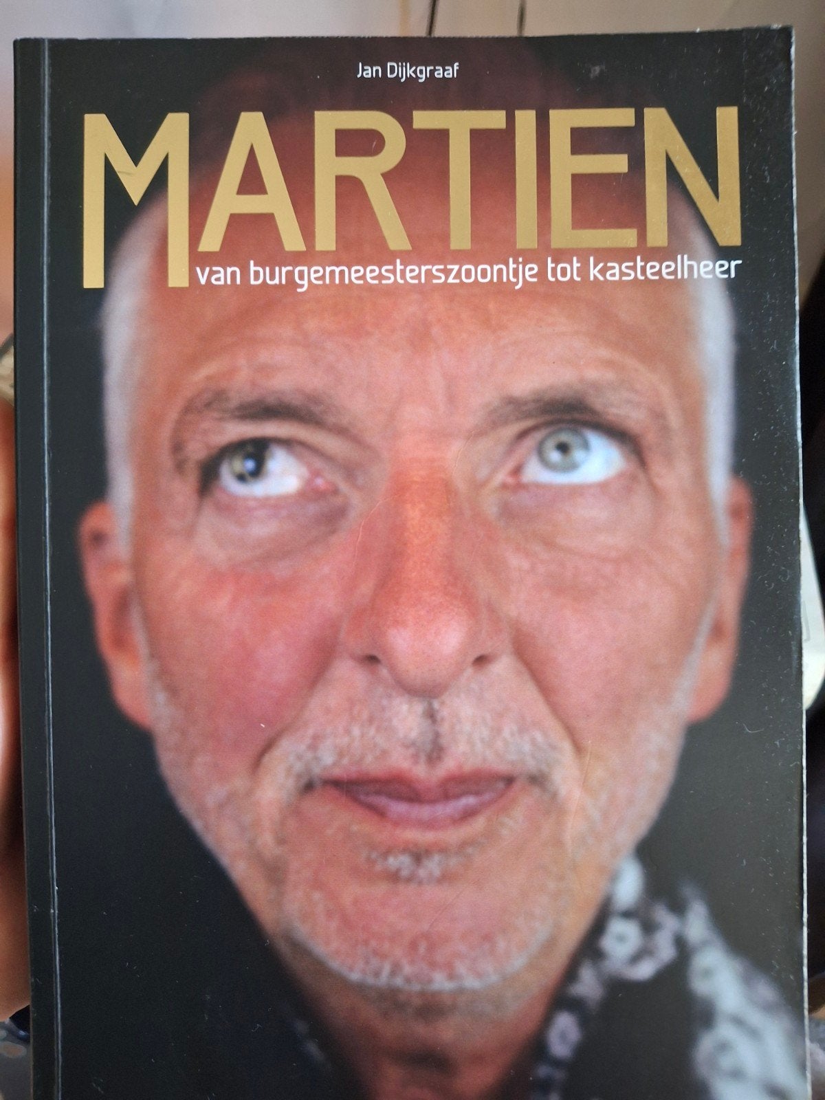 Martien: van burgemeesterszoontje tot kasteelheer, Boeken, Ophalen of Verzenden, Gelezen, Jan Dijkgraaf, Overige
