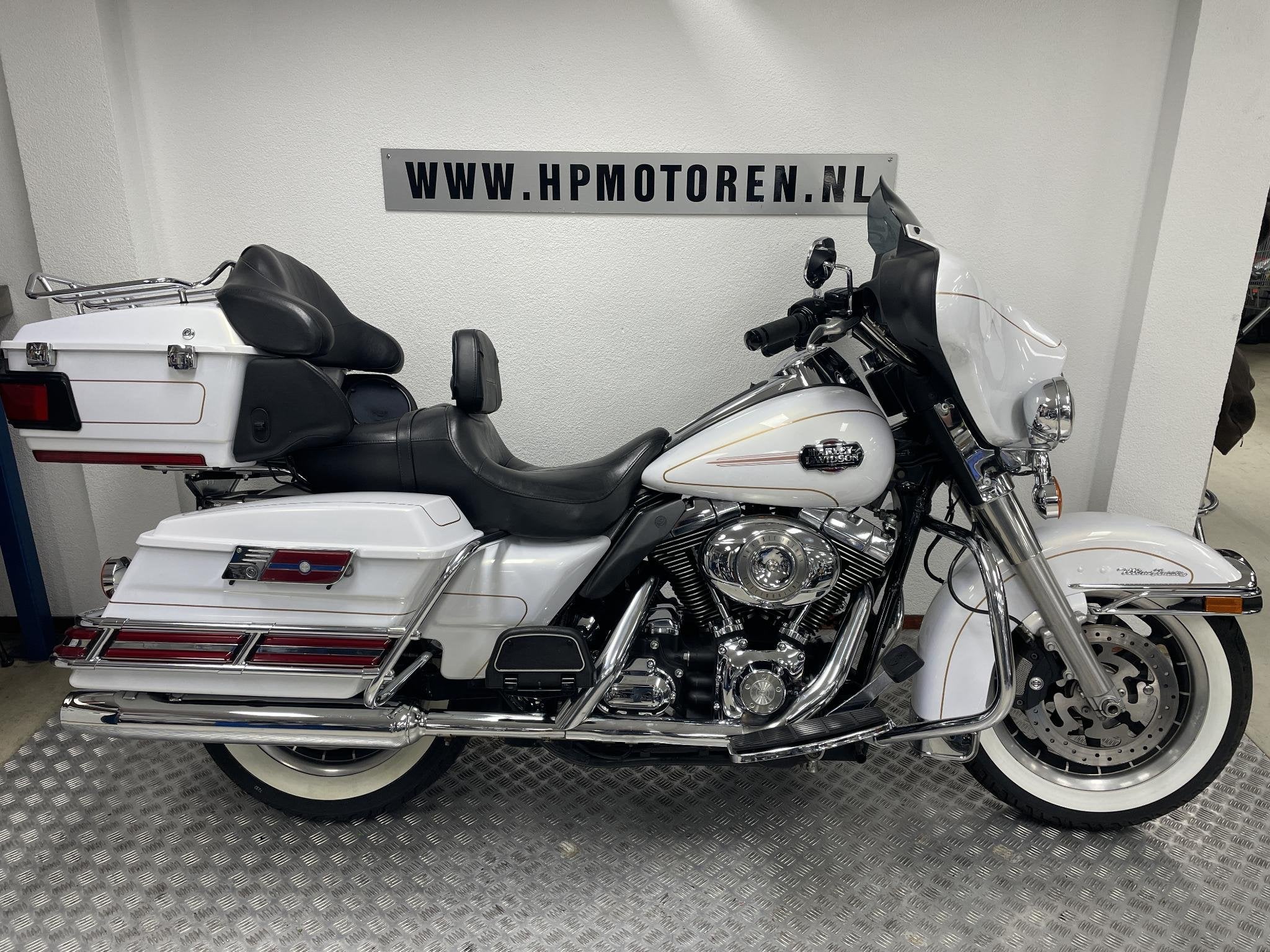 Harley Davidson FLHTCU ELECTRA GLIDE ULTRA CLASSIC 1584 ABS, Laan van Vredenoord 33
2289 DA  Rijswijk, NL, H-DCUSTOMERSERVICE@Harley-Davidson.com