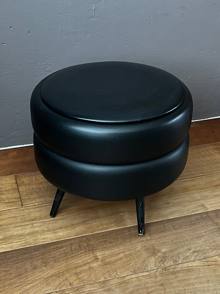 Vintage poef met opbergruimte in de kleur zwart, Ophalen, Minder dan 50 cm, Gebruikt, Rond