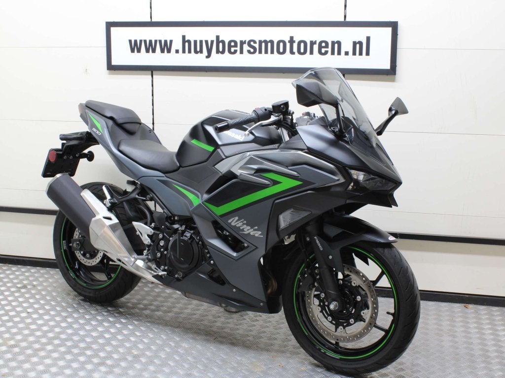 Kawasaki Ninja 500 SE 2024 Mat-Grijs-Groen A2 35Kw, Niet ingevuld, 2 cilinders, Bedrijf, Niet ingevuld