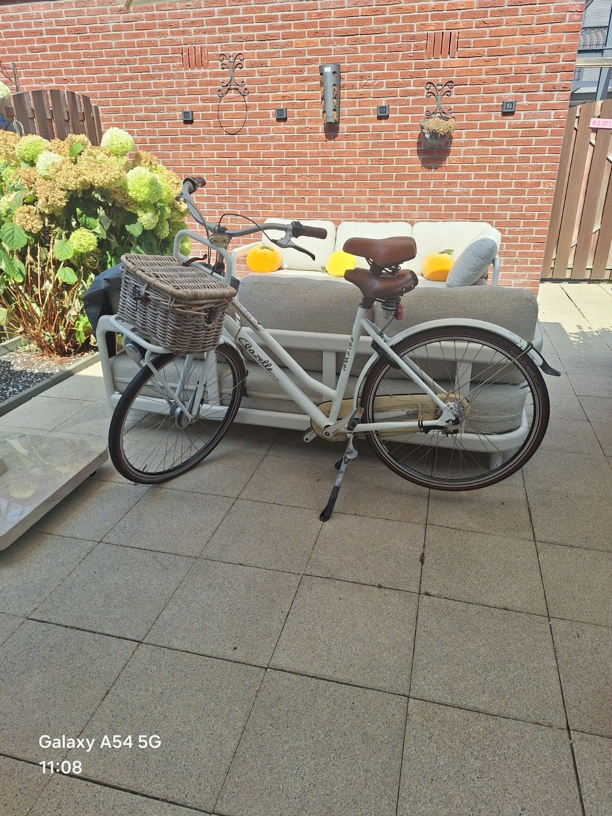 Gazelle damesfiets met mandje .Mag voor 50 euro weg., Fietsen en Brommers, Fietsen | Dames | Damesfietsen, Ophalen of Verzenden