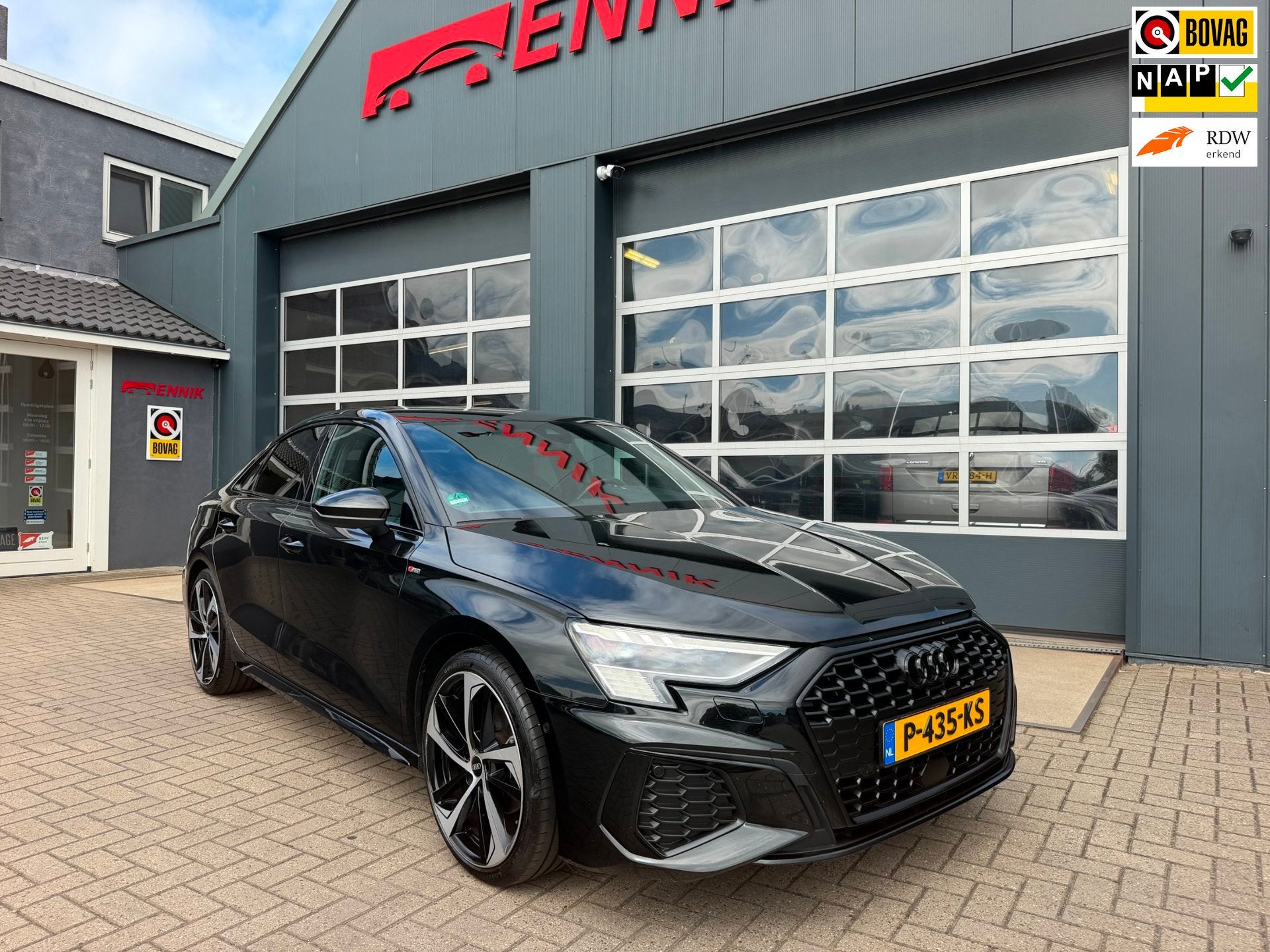 Audi A3 Limousine 35 TFSI S edition S-Line / Matrix LED / Vi, Auto's, Audi, 4 cilinders, 150 pk, Leder en Stof, Zwart