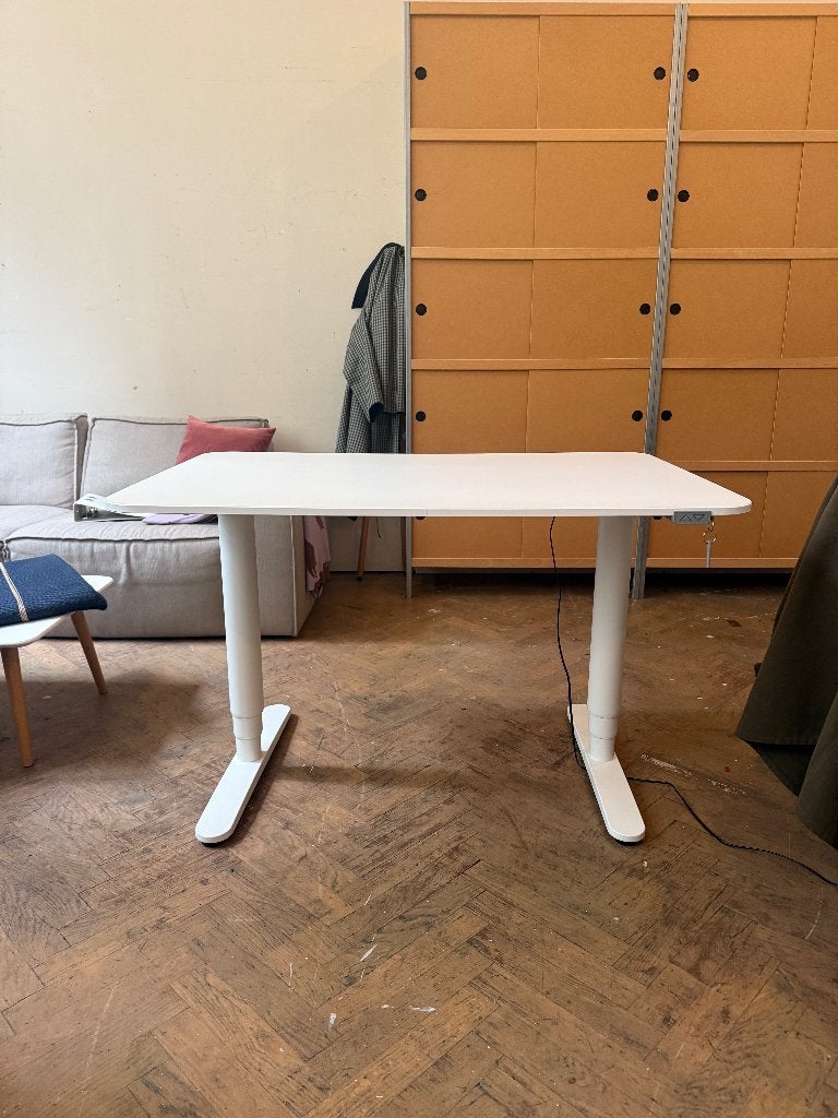 Ikea Bekant - elektrische tafel, Huis en Inrichting, Ophalen, Zit-sta bureau, Elektrisch, 120 cm