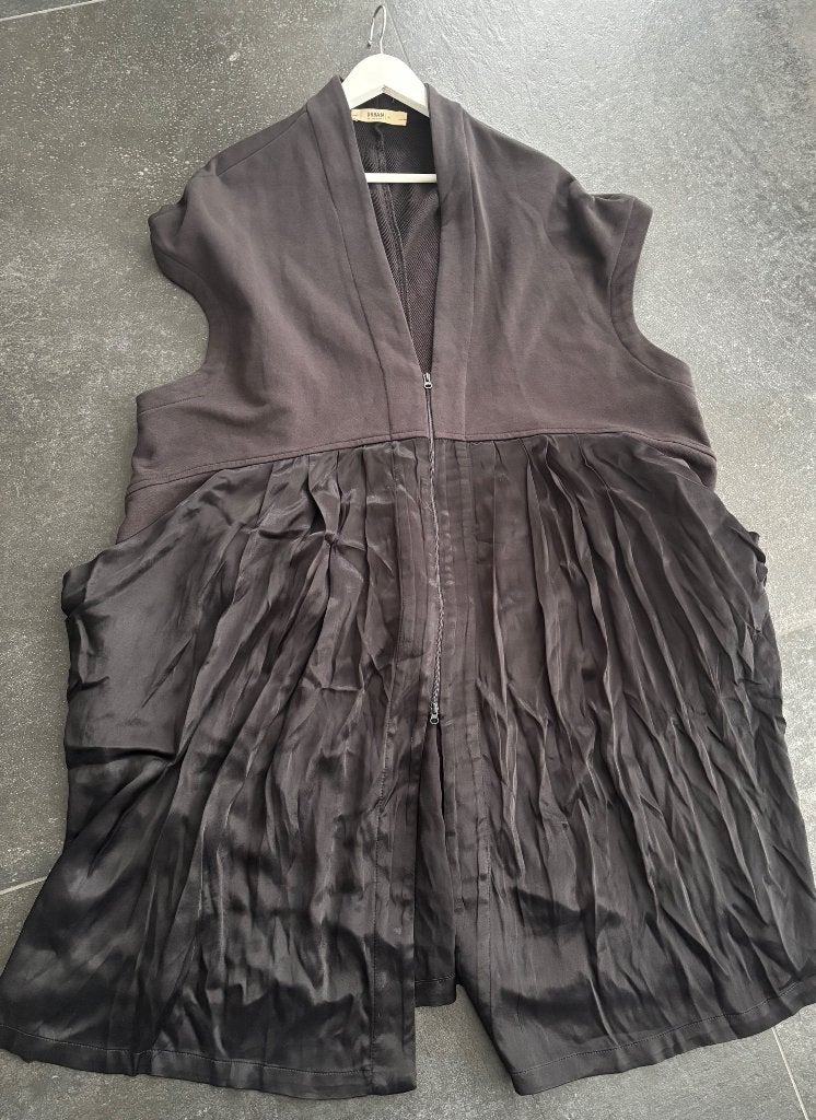 Urban by Alembika lang vest / jasje / gilet maat xl zwart, Kleding | Dames, Verzenden, Zwart, Trui of Vest, Zo goed als nieuw