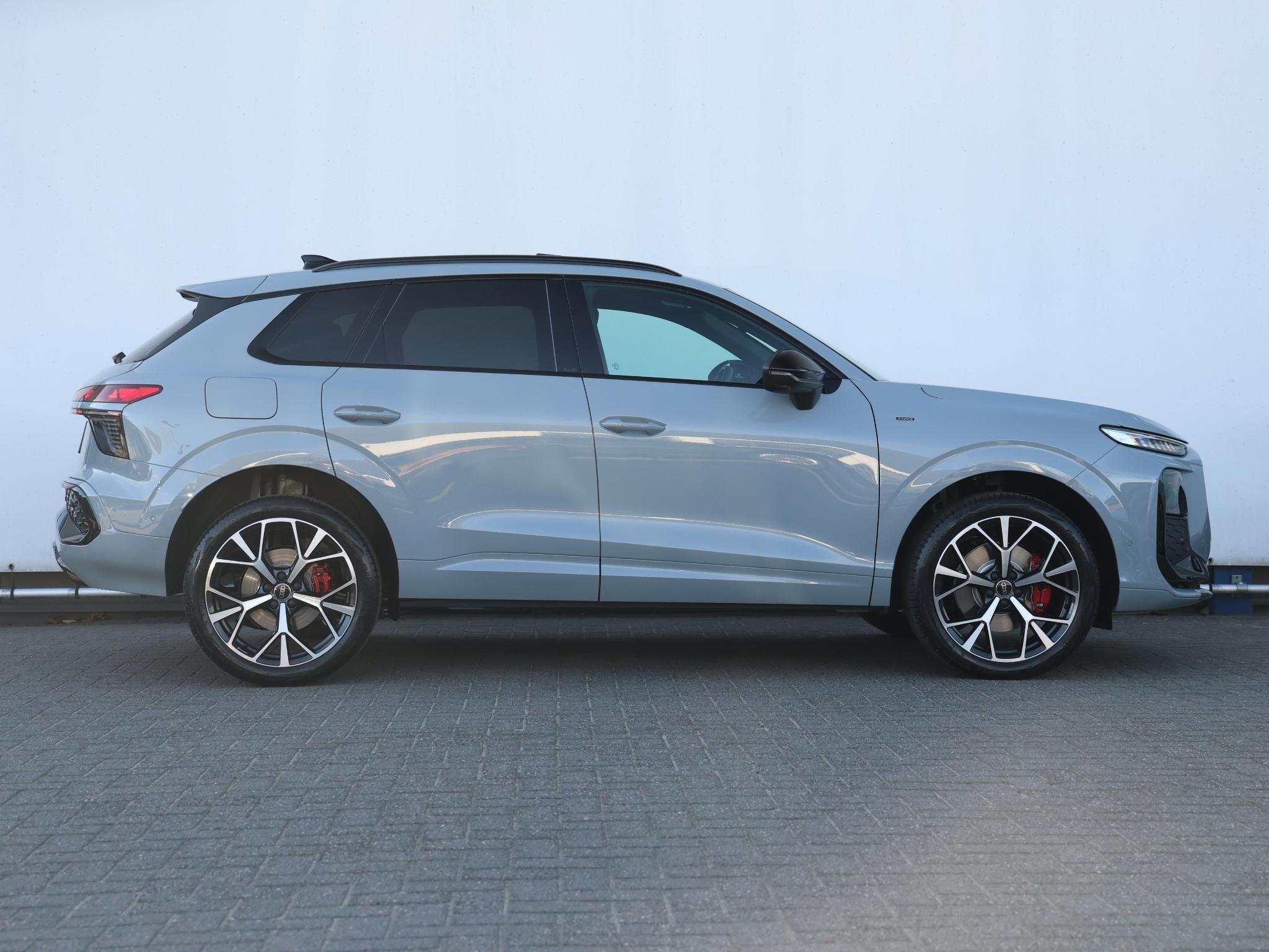 Audi Q3 S edition e-hybrid 200 kW/272PK | 20inch | Pano | Te, Auto's, Audi, 1800 kg, 1498 cc, 4 cilinders, 2000 kg