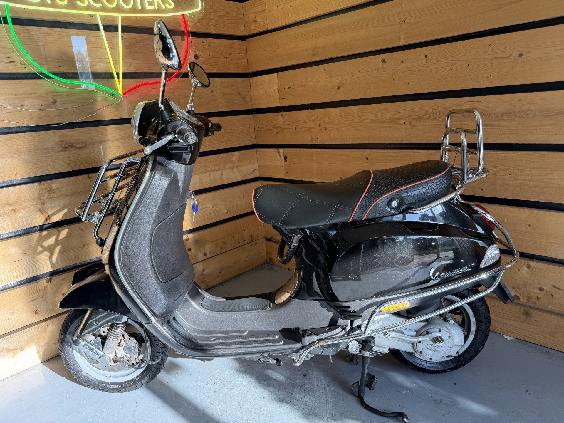Vespa Bromscooter LX 50 4T Touring (bj 2010), Fietsen en Brommers, Brommers | Vespa, Bruin Scooterservice, Gebruikt, Overige modellen