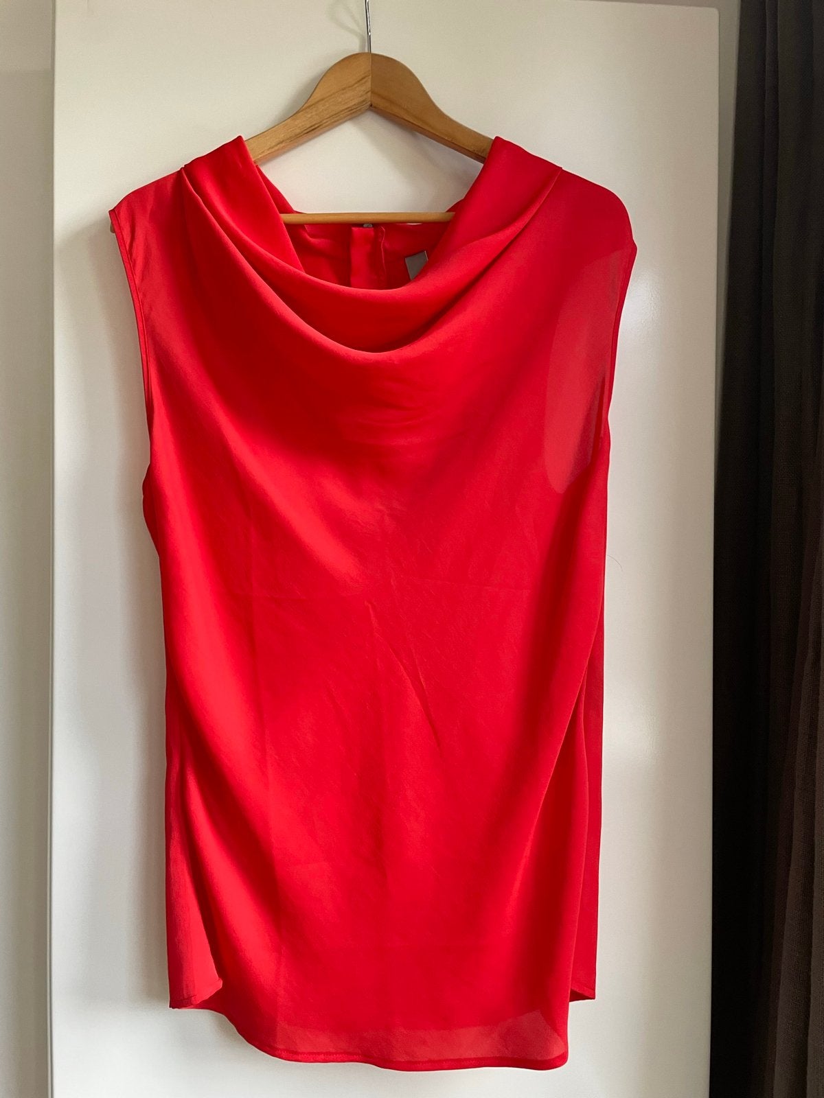 rode mouwloze waterval top maat M/L DANTE6, Kleding | Dames, Tops, Maat 38/40 (M), Ophalen of Verzenden, Zo goed als nieuw, Zonder mouw