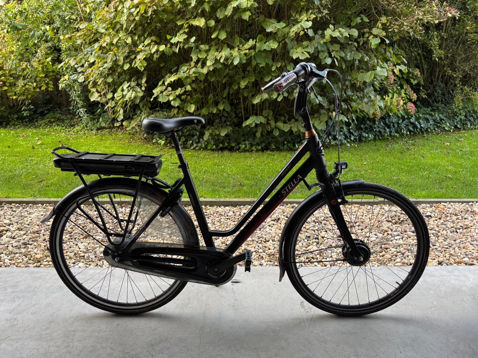 Stella Vicenza Nero elektrische fiets – zwart/rood, Fietsen en Brommers, 51 tot 55 cm, Ophalen, Zo goed als nieuw, Overige merken