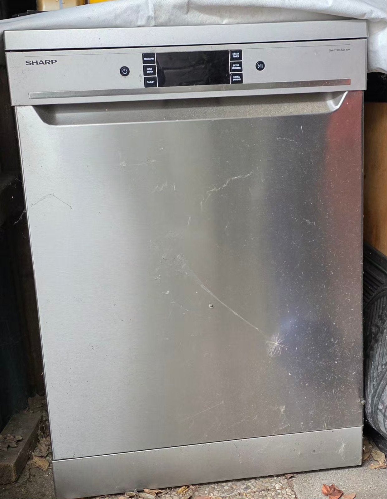 Defecte Sharp QW-GT31F452I A++ Vrijstaande Vaatwasser, Witgoed en Apparatuur, Ophalen, Gebruikt, 60 cm of meer, Energieklasse A of zuiniger