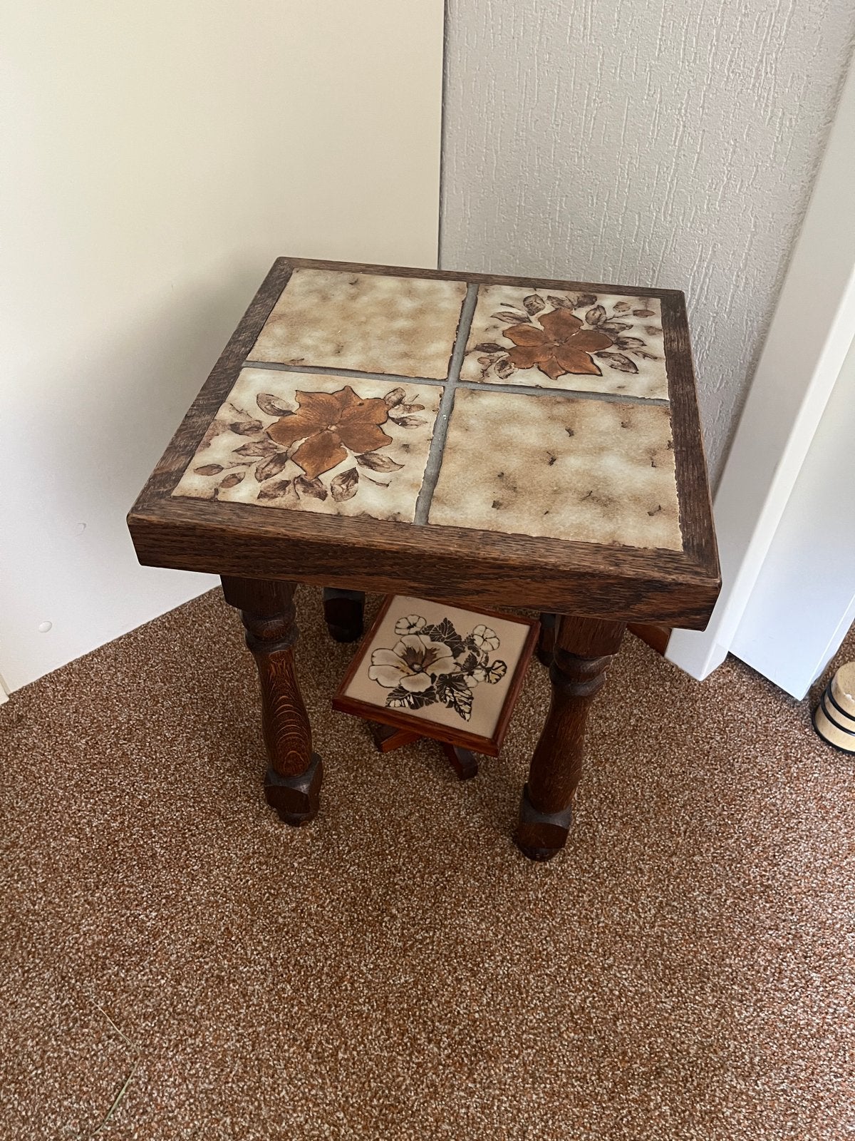 Klein deco tafeltje met tegels, Ophalen, Minder dan 45 cm, Minder dan 55 cm, Gebruikt