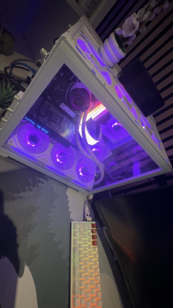 Gaming setup met custom build pc en 2 MSI monitoren, Computers en Software, Desktop Pc's, Gebruikt, 32 GB, Ophalen of Verzenden