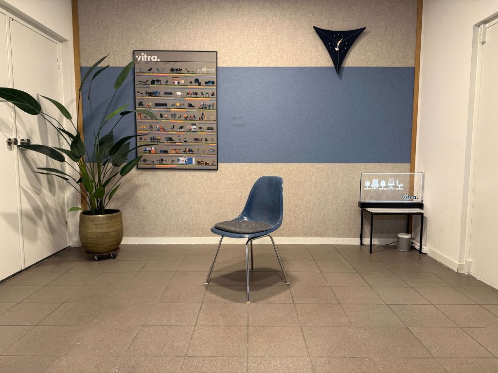 Herman Miller | Eames | DSX | Medium Blue Fiberglass | 1x, Huis en Inrichting, Stoelen, Gebruikt, Blauw, Herman Miller, Ophalen of Verzenden
