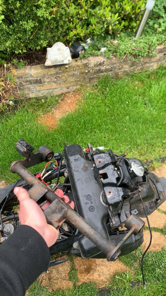 Sym mio 100cc subframe, Ophalen, Blok