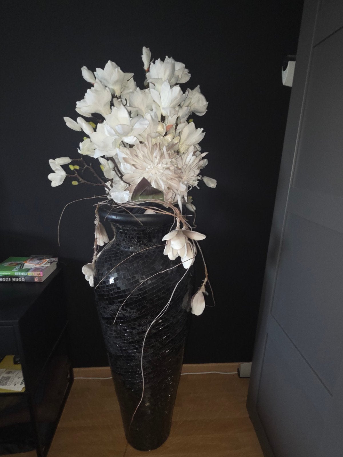 Grote zwarte mozaïek vaas met kunstbloemen, Ophalen, Overige materialen, Gebruikt, Zwart