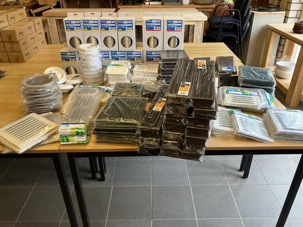 Partij van 200 st. ventilatieroosters/afvoerslang/gevelklep, Ophalen, Nieuw
