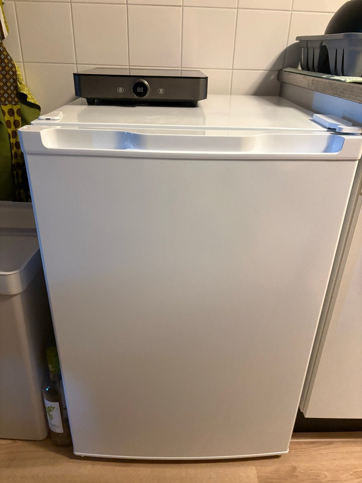 Compacte koelkast met vriesvak - Ideaal voor kleine ruimtes, 75 tot 100 liter, Zo goed als nieuw, 45 tot 60 cm, Met vriesvak