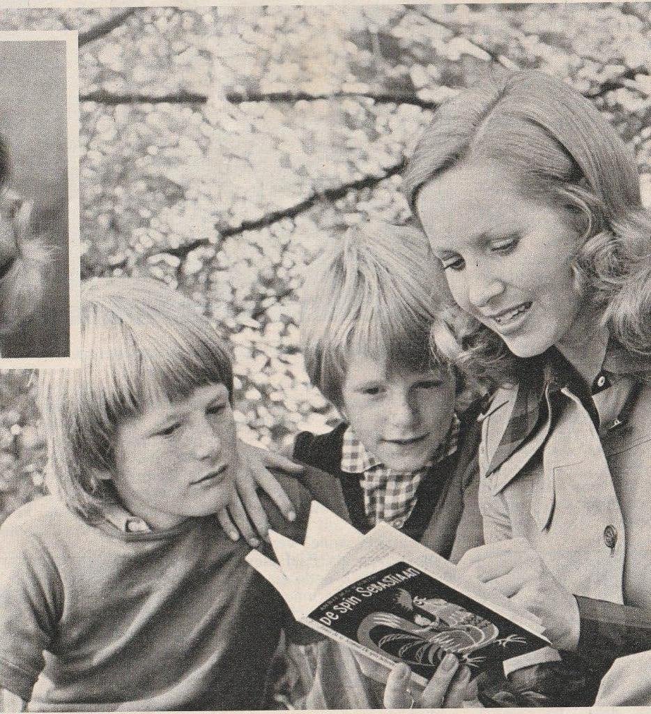 Retro reclame 1974 Oil of Olaz jongetjes met moeder, Verzenden, Overige typen