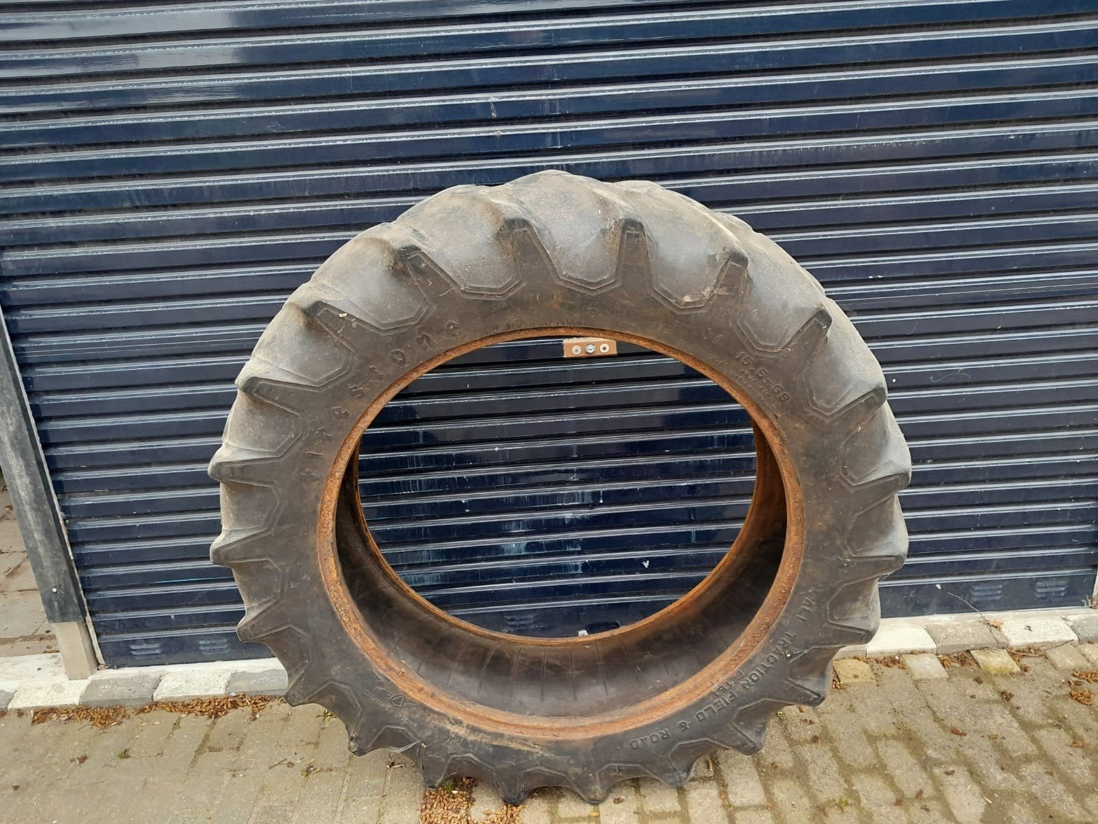 trekker banden +kleine baaltjes/balen hooi, Zakelijke goederen, Ophalen of Verzenden