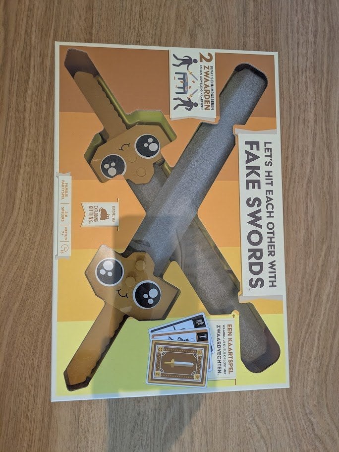 Fake Swords bordspel, Vijf spelers of meer, Ophalen of Verzenden, Zo goed als nieuw, Exploding Kittens
