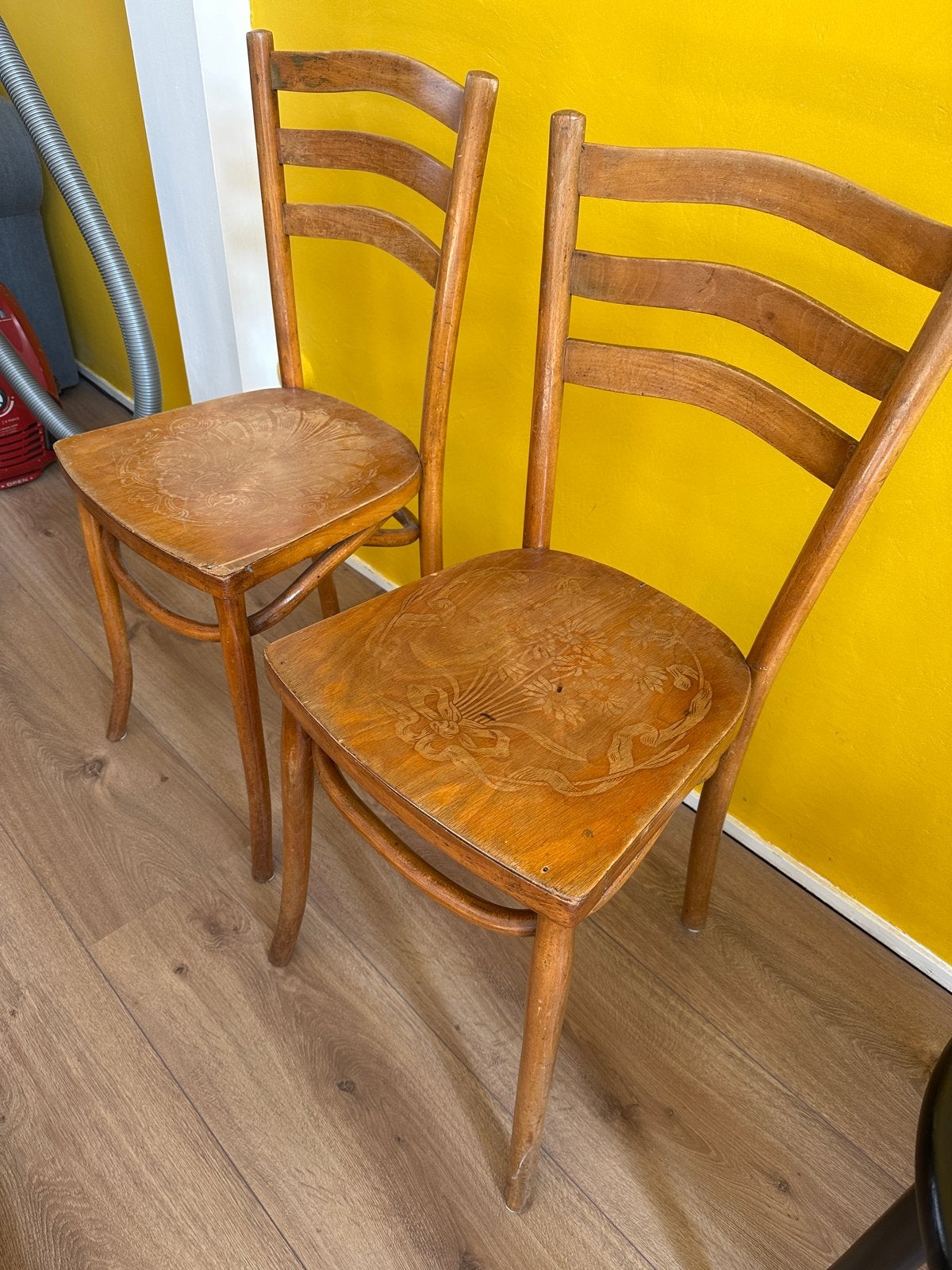 Set van 2 vintage houten stoelen - Luterma, Antiek en Kunst, Ophalen