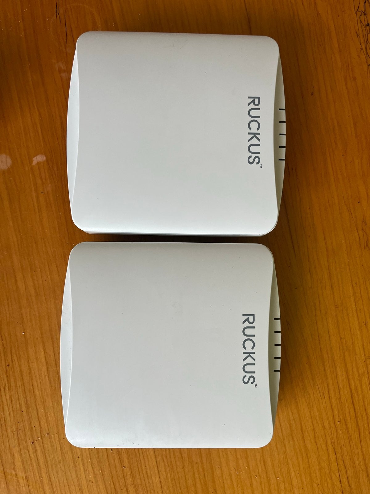 2x Ruckus R550 Access Points - Zeer Goede Staat, Computers en Software, Accesspoints, Ophalen, Zo goed als nieuw