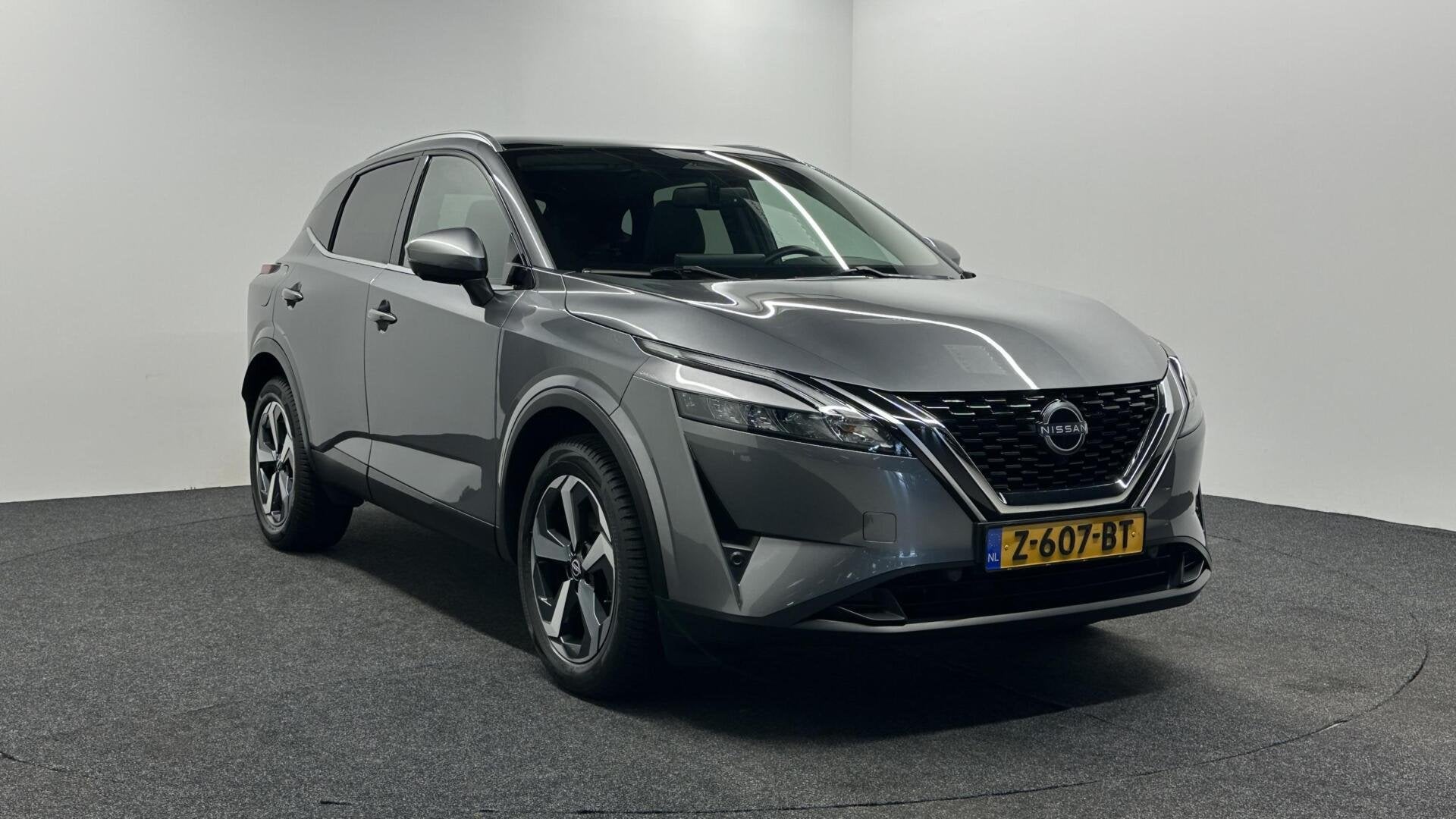 Nissan Qashqai 1.3 MHEV Xtronic N-Connecta 360 CAMERA PANO N, Auto's, Stof, Euro 6, Met garantie (alle), Origineel Nederlands