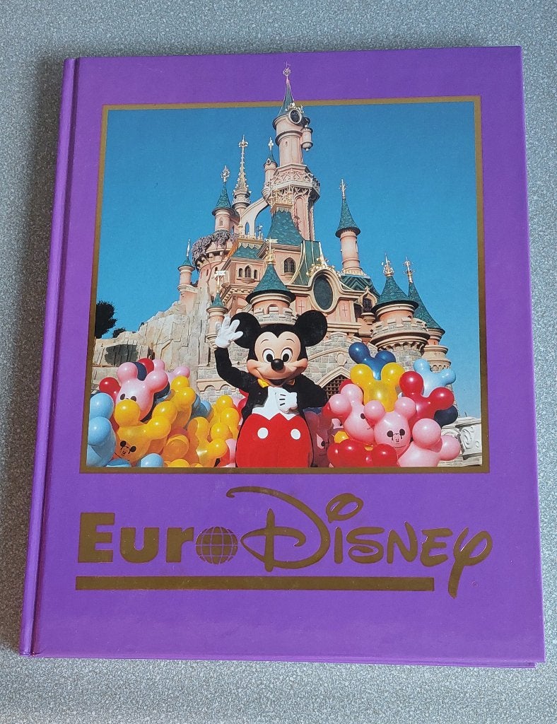 Mooi EuroDisney Boek The Walt Disney Company taal Engels, Ophalen of Verzenden, Overige figuren, Zo goed als nieuw, Overige typen