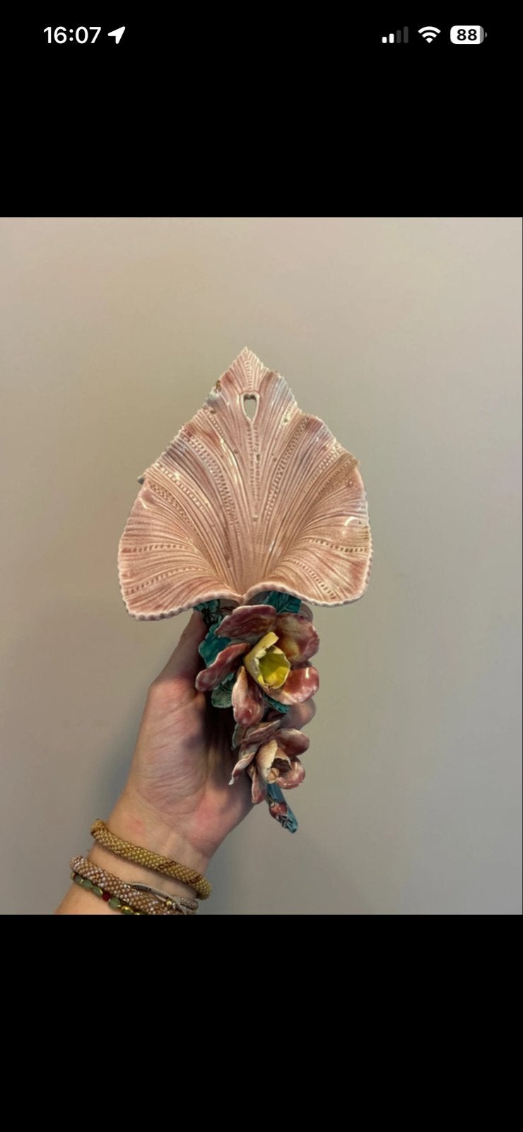 Antieke Keramieken Wandvaas  met bloemen - Rond 1900, Ophalen of Verzenden