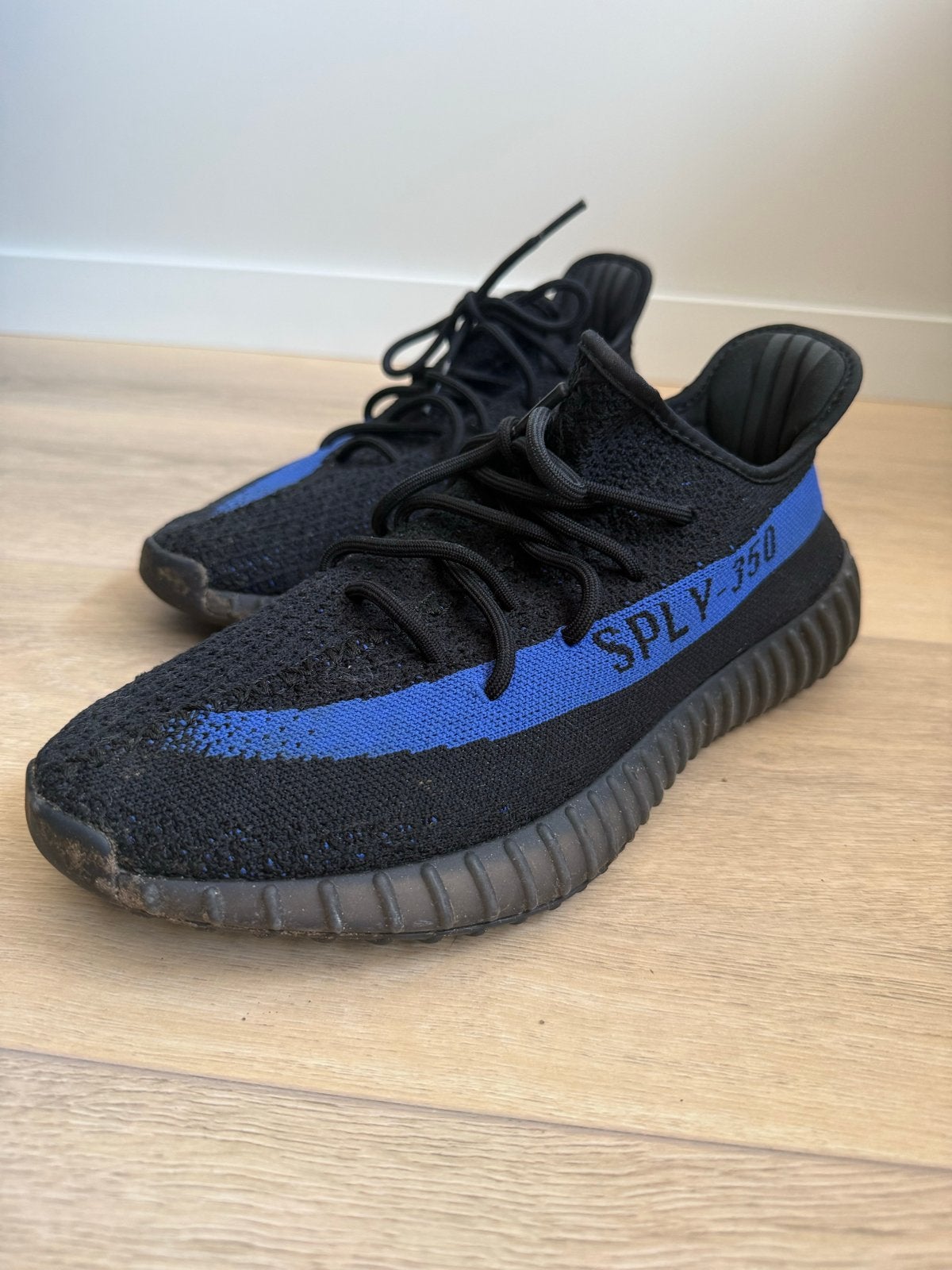 Yeezy 350 Blue incl. aankoopbewijs, Ophalen of Verzenden, Gedragen, Zwart, Sneakers of Gympen