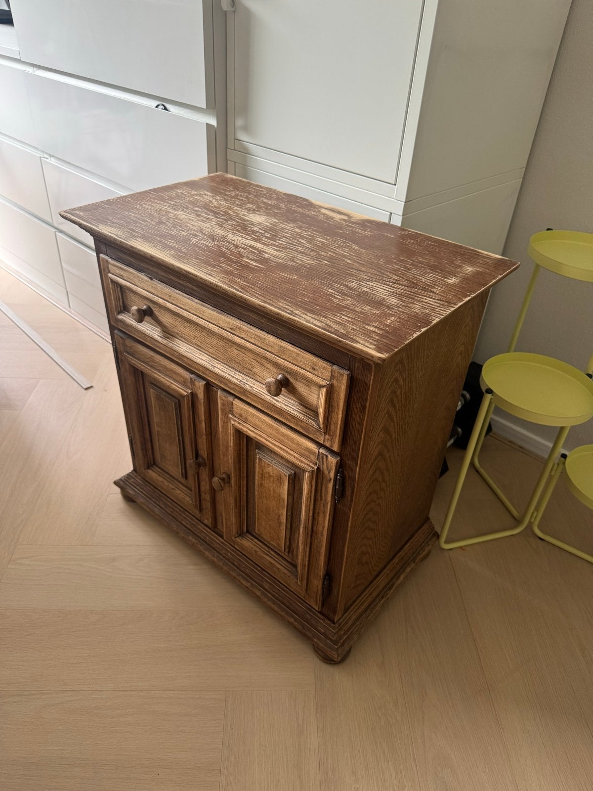 Vintage houten kastje met lade en magnetische deurtjes, Antiek en Kunst, Antiek | Meubels | Kasten, Ophalen