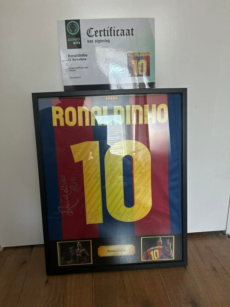 GESIGNEERD Ronaldihno shirt + echtheid certificaat, Ophalen, Zo goed als nieuw, Buitenlandse clubs, Shirt